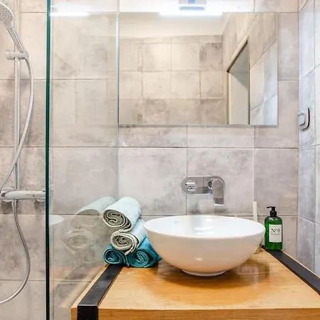 Apartment Eclectic And Boutique Designers With Parking *