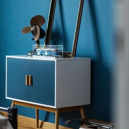 Eclectic And Boutique Designers With Parking Apartment *